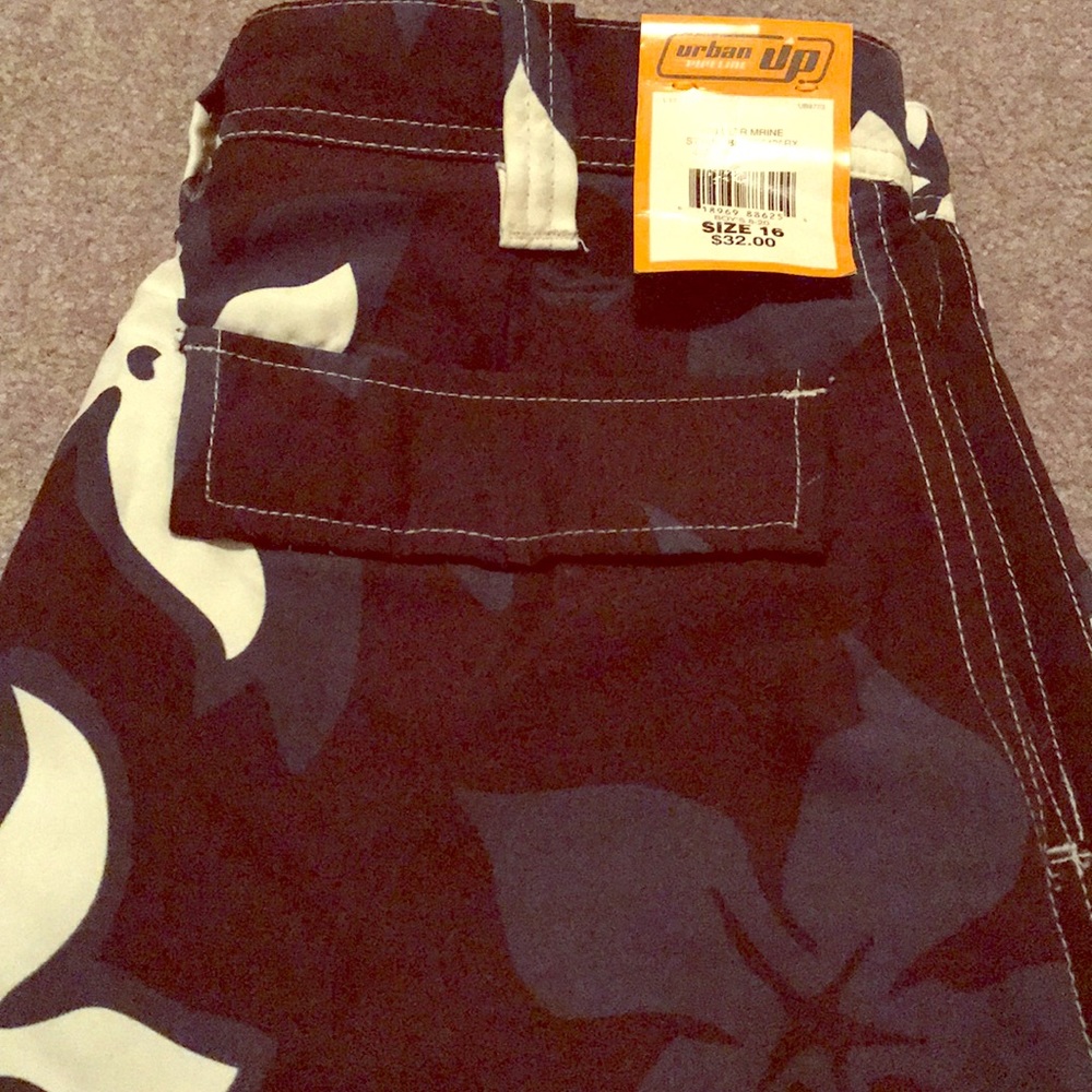 Shorts - Boys , reversible Size 16 NWT
